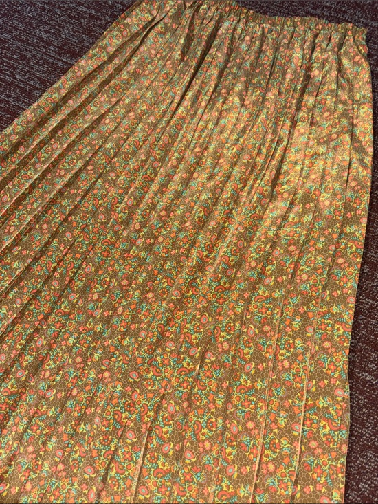 Leslie Fay Dresses & Skirts - Vintage Leslie Fay pleated tea length skirt elastic waist dainty floral boho 16